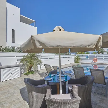 In Mit Geraeumigem Garten